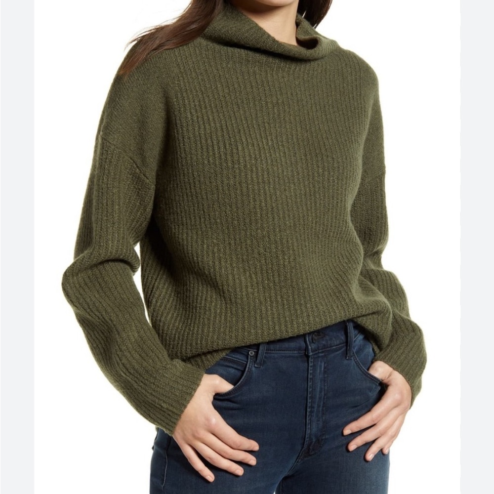 Super Soft Chelsea28 Rib Funnel Neck Sweater in Olive, size M